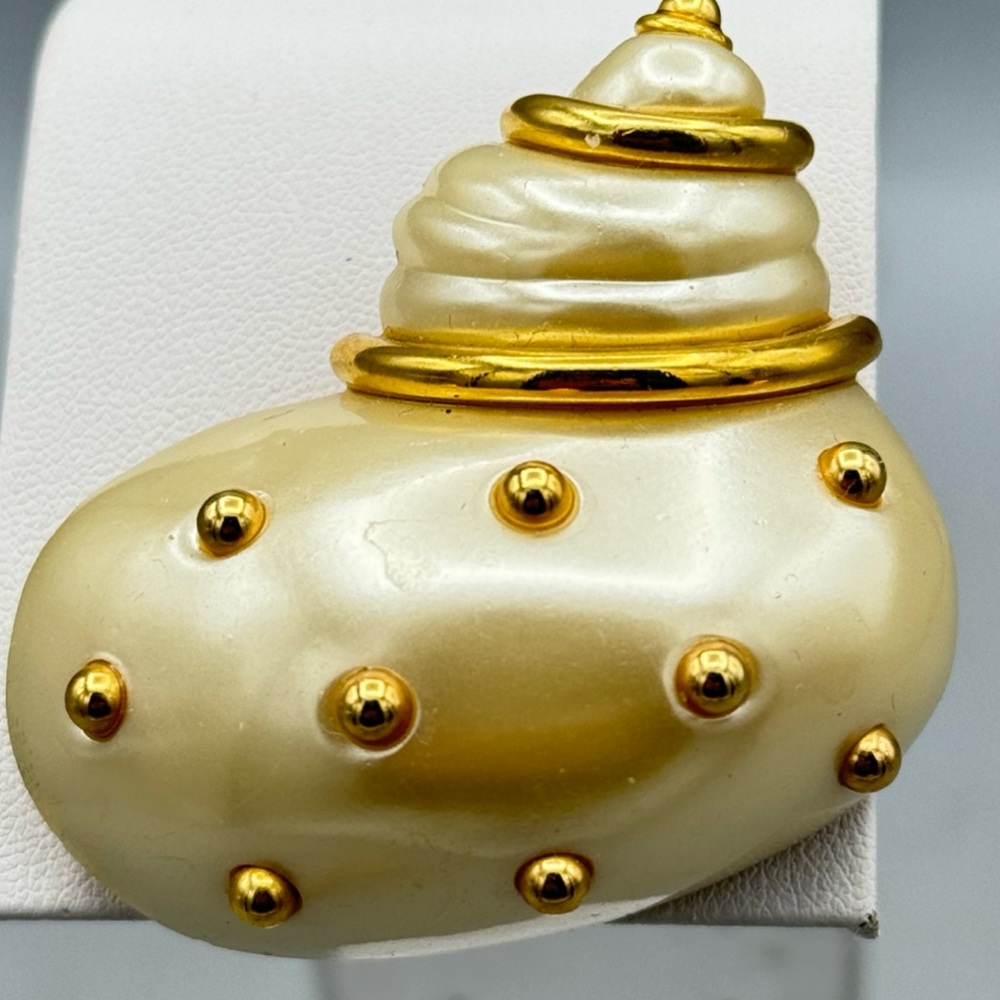 Vintage Kennth Jay Lane Conch Shell Brooch signed KJL